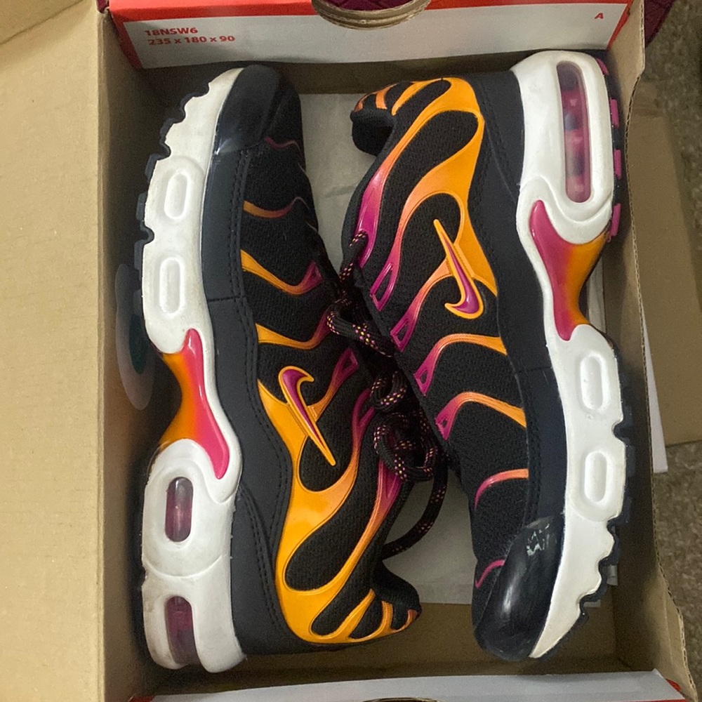 Nike Air Max Plus PS- Black/active pink-kumquat